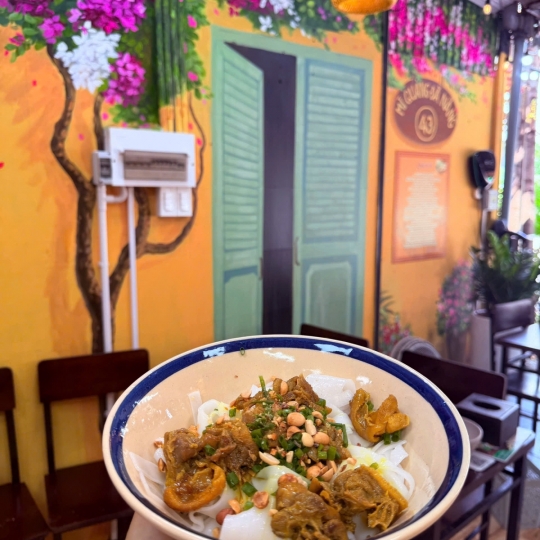 Mỳ Quảng tô em bé  