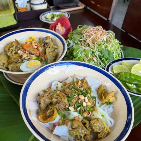 Mỳ Quảng gà trứng 